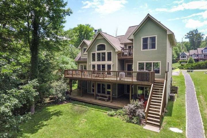 Holiday home for 22 people, with balcony and hot tub as well as pool - 1