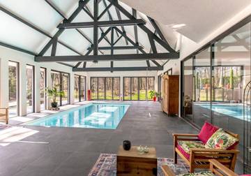 Villa pour 12 personnes, avec jardin et sauna ainsi que piscine et vue, animaux acceptés dans Yvelines