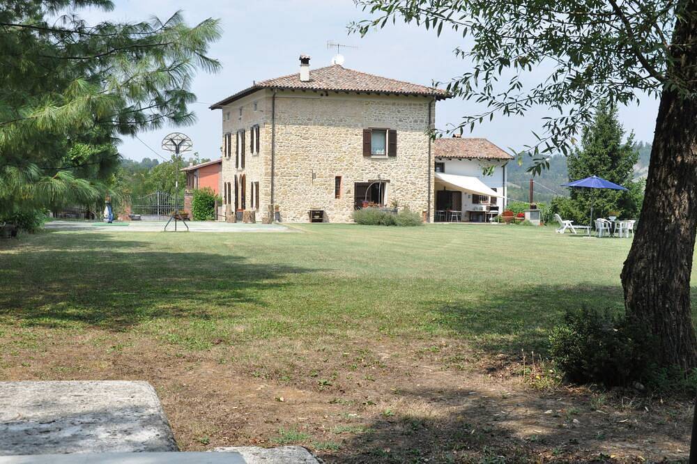B&B Casa Sassolo 1713 In The Hills Of Bologna in Monte San Pietro, Bolonha (província)