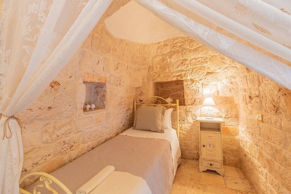 Trullo con piscina fuori terra - recintato - animali benvenuti! in San Vito dei Normanni, Salento