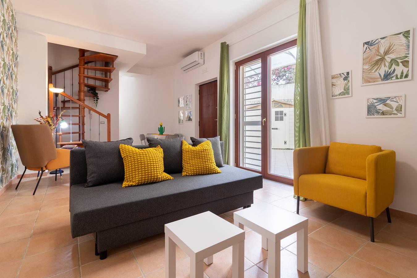 Casa vacanze 'Appartamento Fiordiloto' con terrazza privata, Wi-Fi e aria condizionata in Adelfia, Provincia di Bari