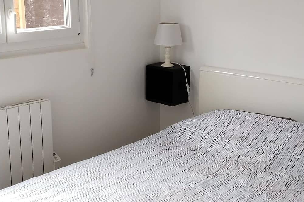 Petite maison de 25 m carré au calme, paisible.Derrière cour des propriétaires in Gargenville, Yvelines