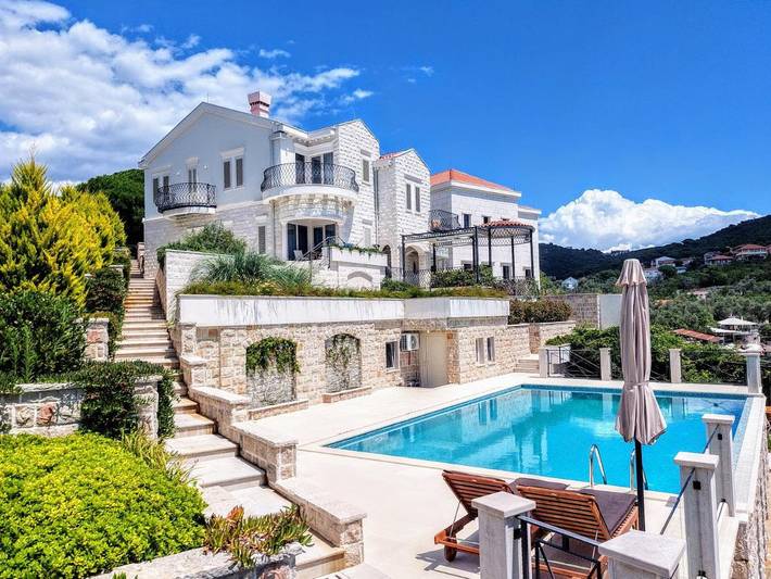 Willa dla 3 osób, z ogród i basen oraz widok w Czarnogóra