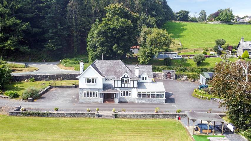 Holiday rental for 10 people, with garden, with pets in Llanrwst