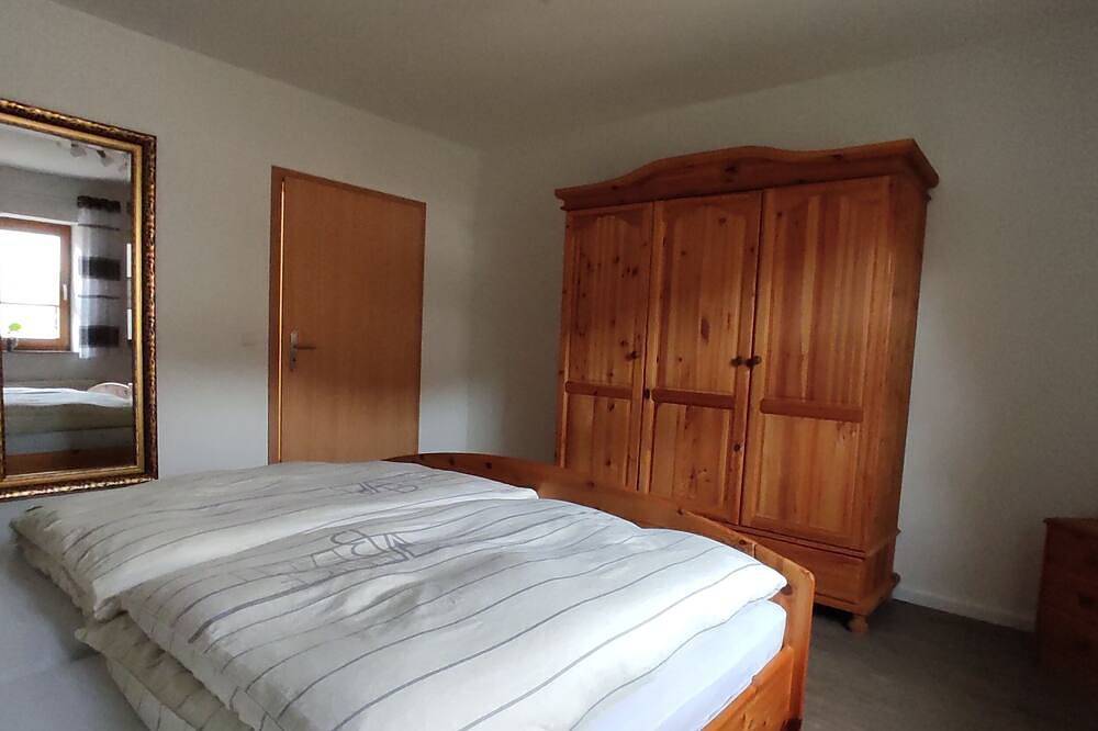 Ganze Wohnung, Ruhige  Ferienwohnung  mit schöner  Terasse und  Liegewiese. in Ahrbrück, Ahrtal