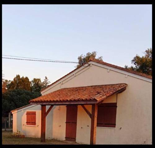 Gîte pour 2 personnes, avec jardin ainsi que vue et piscine à Montendre - 2