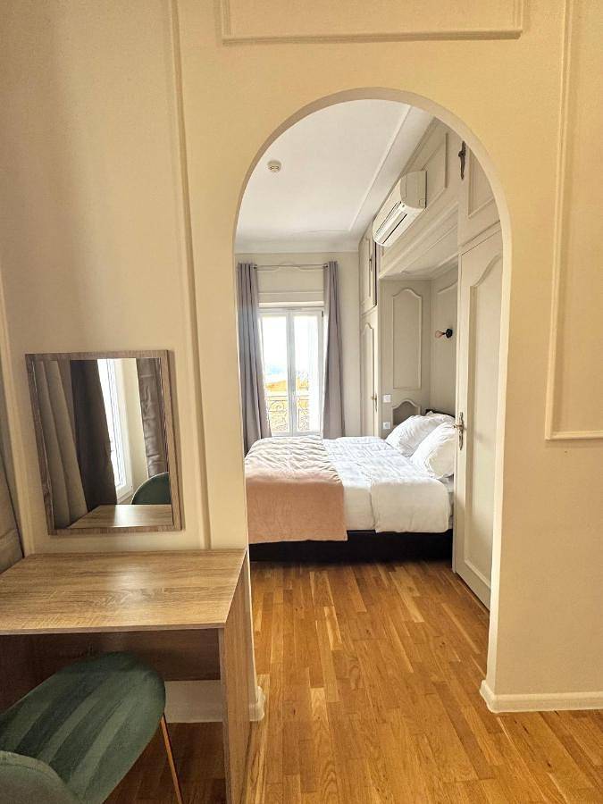 Hôtel pour 2 personnes, avec vue et jardin dans Office De Tourisme De Villefranche Sur Mer - 2