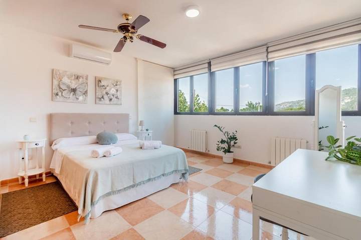 Apartamento para 6 personas, con vistas y jardín en Valdemaqueda