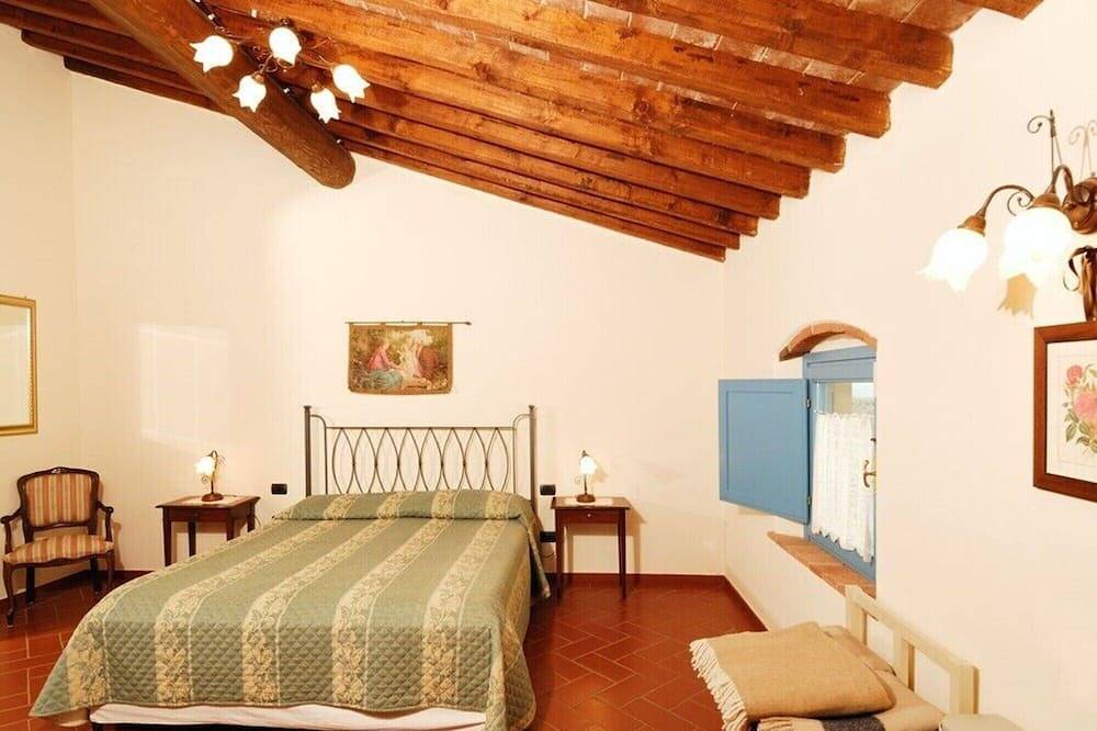 Amazing Villa With Pool 17 Bedrooms And 9 Bathrooms 20-35 People, Near Florence in Vinci, Florence Province