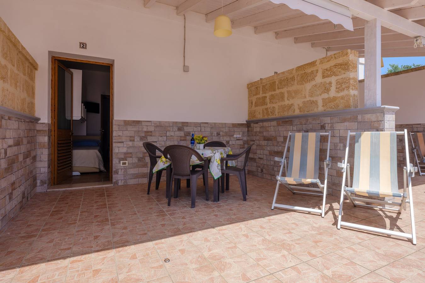 Ganzes Studio, Ferienwohnung 'Mamba House 2' mit privater Terrasse, Gemeinschaftsgarten und Klimaanlage in Borgagne, Melendugno
