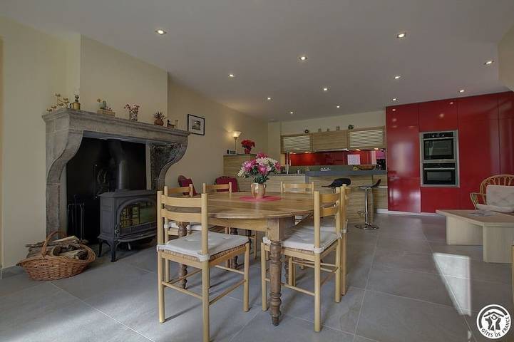 Location de vacances pour 6 personnes, avec jardin et balcon dans Boyeux-Saint-Jérôme