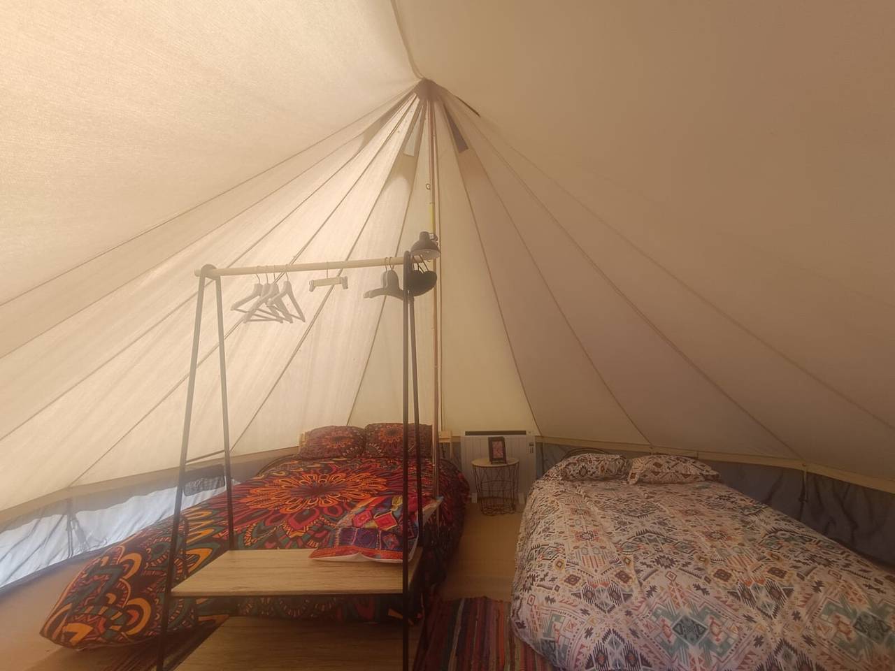 Bell-Zelt in Las Merindades, Burgos – Glamping mit Hot Tub in Ezquerra, Villagalijo