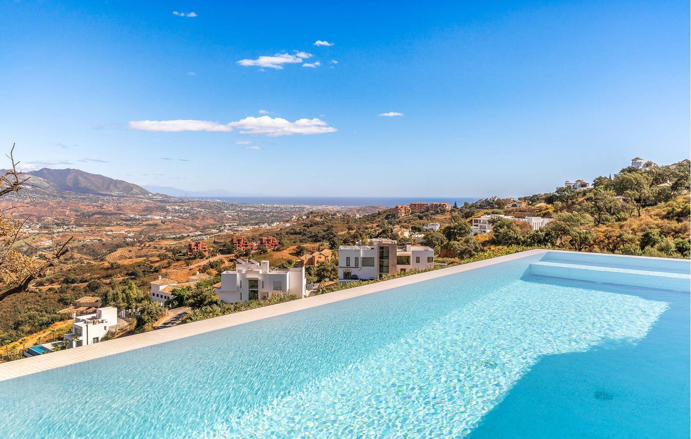 Appartement moderne avec garage, piscine, terrasse - 2km de la plage in Urbanizacion Las Jacarandas, Ojén