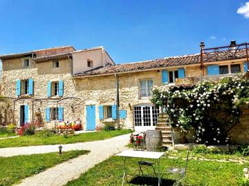 Chambre d’hôte pour 2 personnes, avec jardin ainsi que vue et piscine à Pernes-les-Fontaines