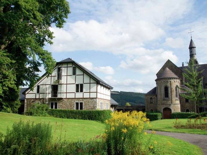 Location de vacances pour 22 personnes, avec sauna et jardin, adapté aux familles à Stoumont - 4
