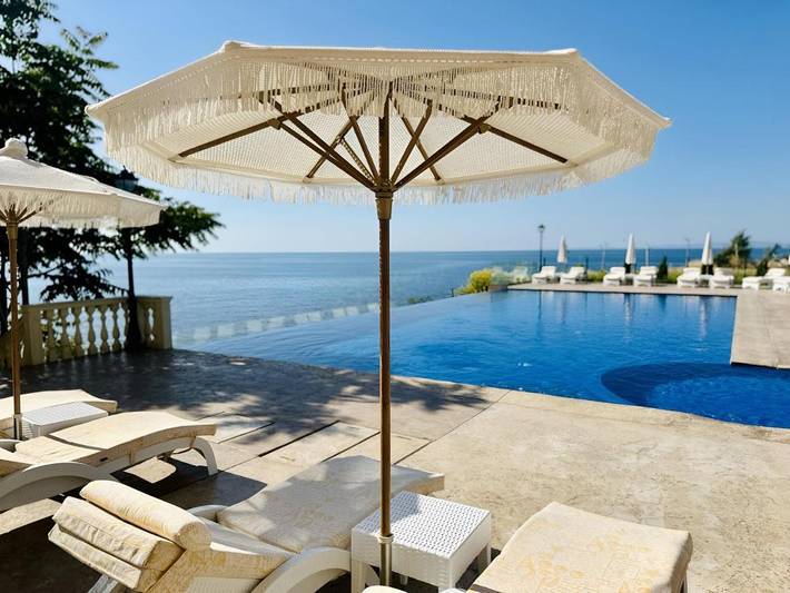 Apartahotel para 4 personas, con jardín además de vistas y piscina en Bulgaria