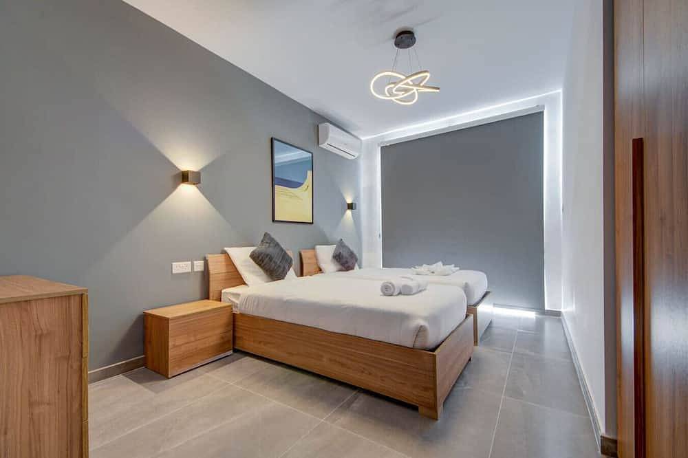 Apartamento inteiro, Kuya Penthouse Suite / Heated Pool / City View in San Giljan, Ilha de Malta