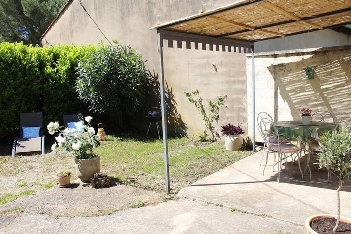 Gîte pour 3 personnes, avec terrasse et jardin à Eygalières - 4