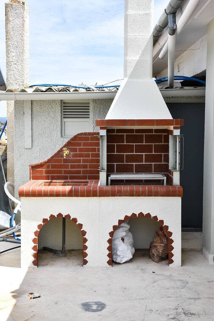 Entire apartment, Lucky's Homes - Sunny Beachfront Suite in Magnisia