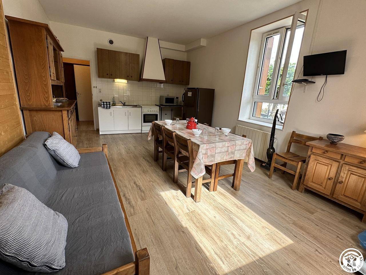 Ferienhaus mit Garten in der Nähe des Flusses L'Ain in Sonthonnax-la-Montagne, Nantua