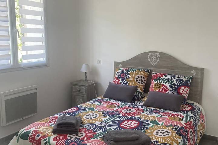 Gîte pour 6 personnes, avec terrasse dans Plage De La Marine De Meria - 2