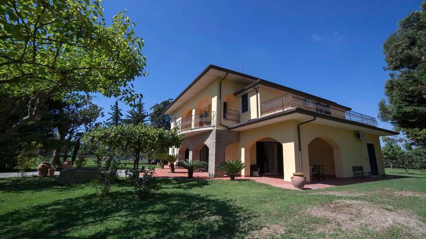 Villa per 14 persone, con piscina e giardino nonché terrazza, con animali domestici in Cilento