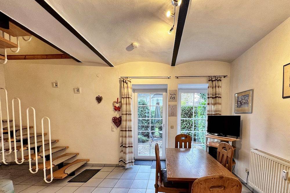 Ganze Wohnung, Reihenhaus mit Garten in schönem Innenhof in Mechernich, Naturpark Hohes Venn-Eifel