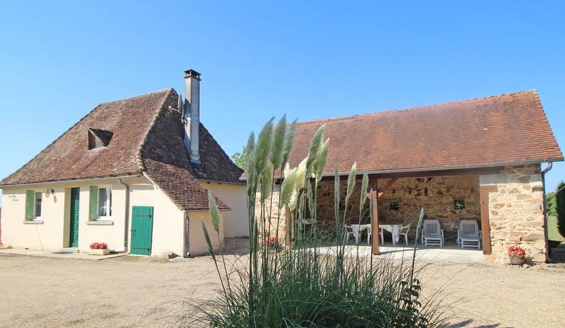 Gîte pour 4 personnes, avec Terrasse et Jardin à Meuzac