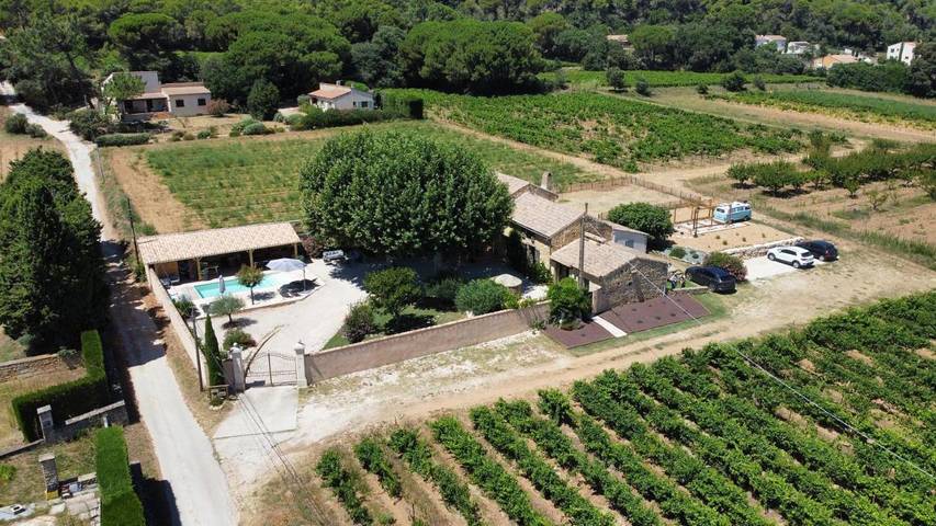 Location de vacances pour 3 personnes, avec piscine ainsi que vue et jardin à Tresques - 3