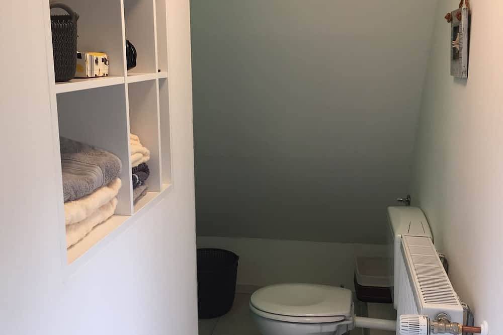 Ganze Wohnung, Glückauf im Dachgeschoss - schön und preiswert in Oberhausen, Ruhrgebiet