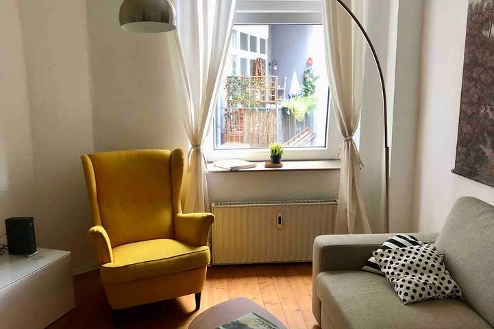 Ganze Wohnung, Schön möblierte 2-Zimmer Altbauwohnung nähe Hbf in Oberbilk, Düsseldorf