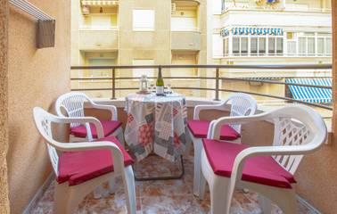 Holiday Apartment for 6 People in Torrevieja Centre, Torrevieja, Photo 3