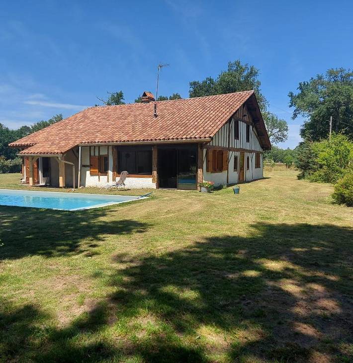 Location de vacances pour 8 personnes, avec Jardin et Piscine dans Sabres