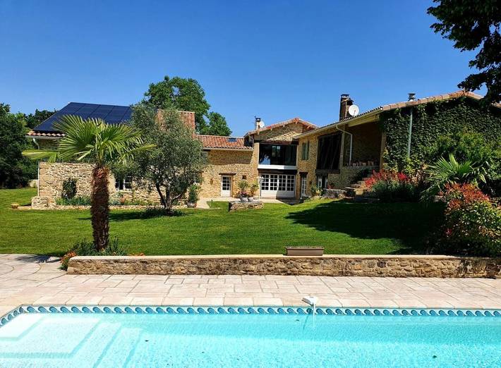 Chambre d’hôte pour 2 personnes, avec Terrasse et Jardin ainsi que Piscine et Vue