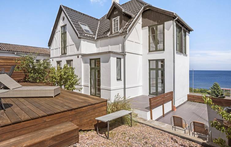 Ferieudlejning for 4 personer, med terrasse i Allinge-Sandvig