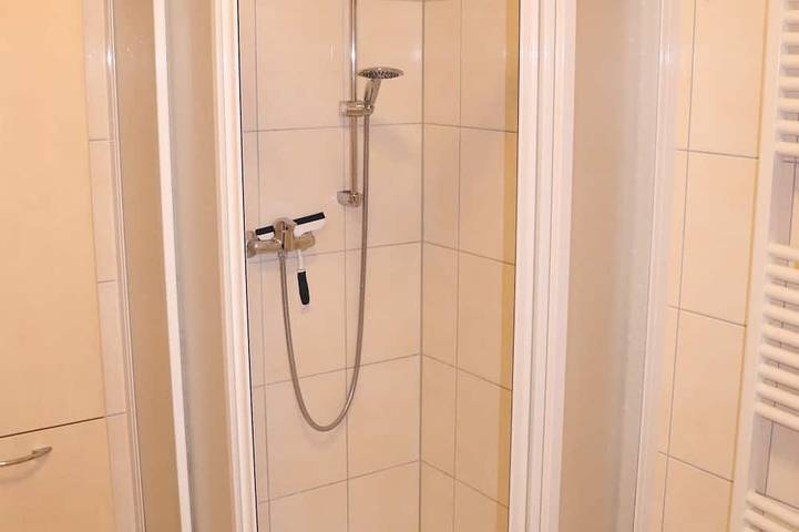 Ganze Wohnung, Geräumige Ferienwohnung mit Terrasse 300m bis zum Strand in Kühlungsborn Weststrand, Kühlungsborn