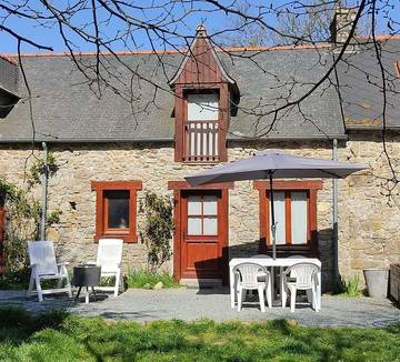 Gîte pour 4 personnes, avec jardin et terrasse, animaux acceptés à Ploumagoar