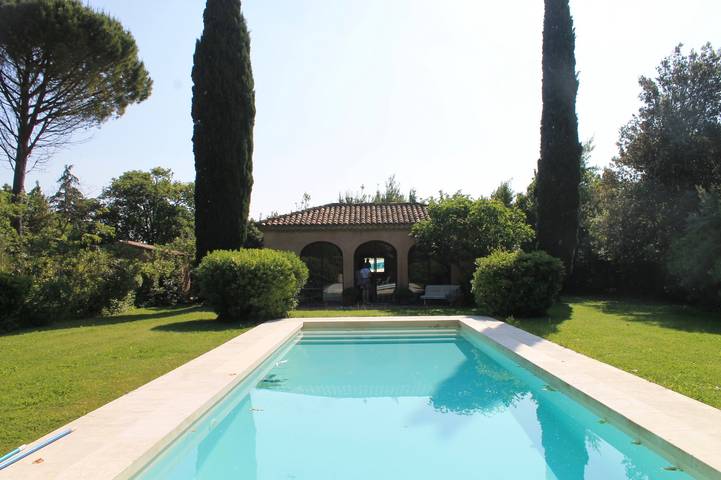 Ganze Wohnung, Le petit oiseau (2p) with pool in Chateaurenard in Châteaurenard, Arles und Umgebung