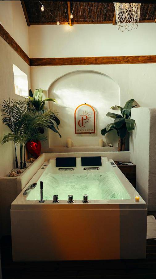 Appartement entier, Love room Piccola casa, côté île in La Verpillière, Région de La Tour-du-Pin