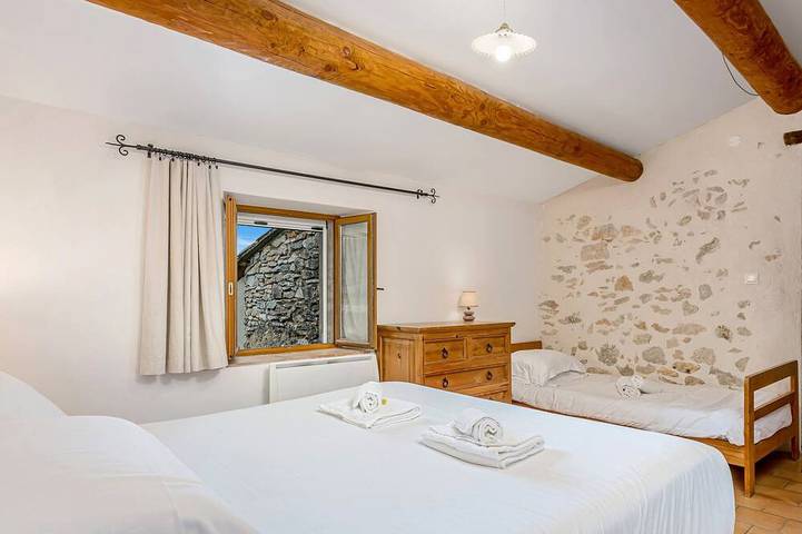 Location de vacances pour 7 personnes, avec balcon et jardin à Simiane-la-Rotonde - 2