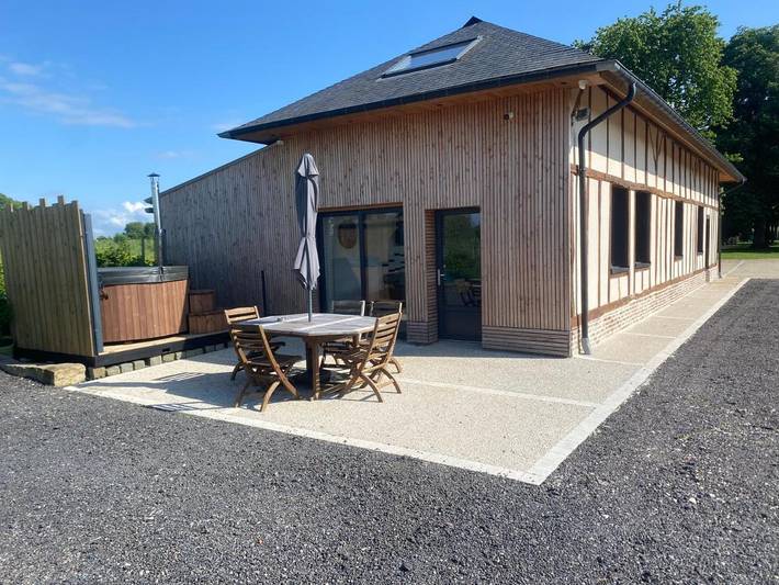 Location de vacances pour 7 personnes, avec piscine et terrasse ainsi que jacuzzi et jardin à Saint-Saëns (Seine-Maritime) - 2