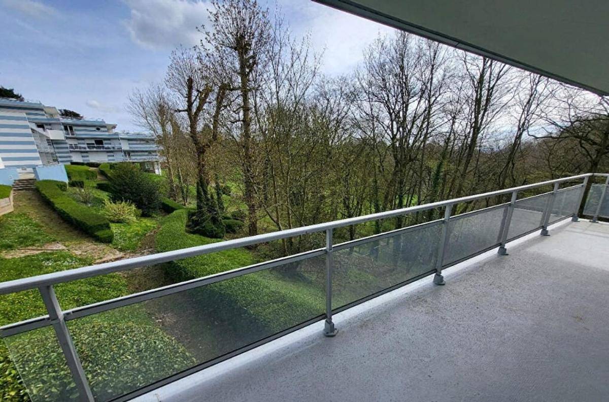 Appartement entier, Apartment of one room with balcony Secure and parking in Mont-Saint-Aignan, Région de Rouen