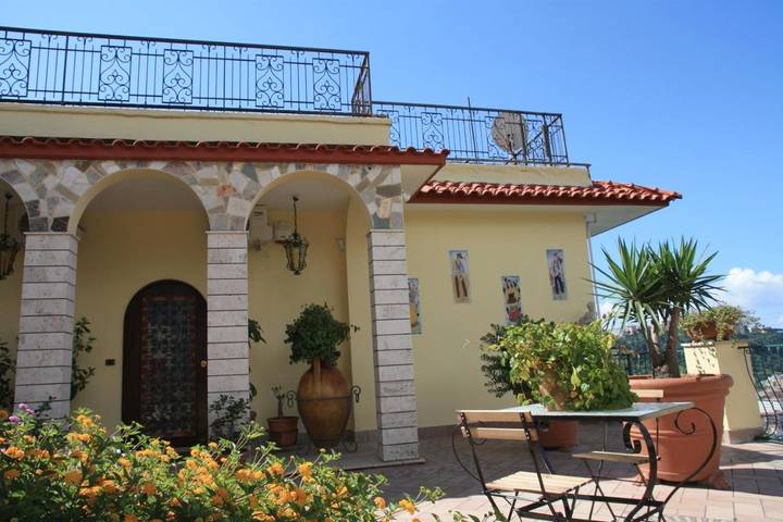 Casa vacanza per 2 persone, con giardino e panorama a Napoli