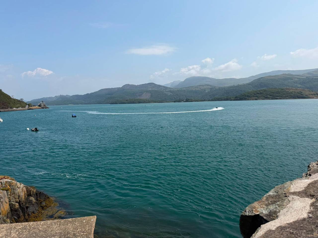 Entire holiday apartment, Barmouth Harbour 2-Bed Flat, Sleeps 8 w/ Sea View in Barmouth, Snowdonia