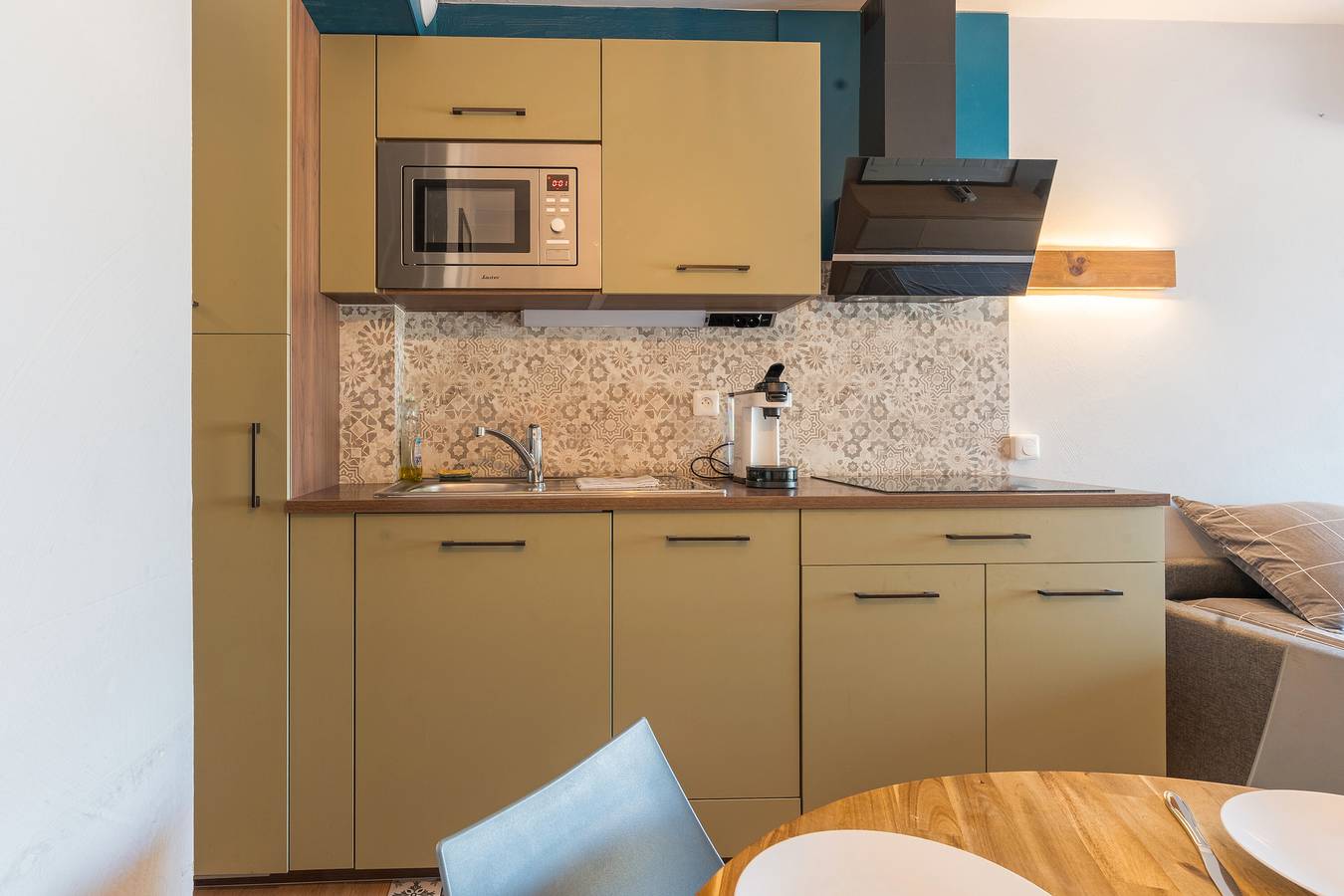 Apartamento entero, Apartamento 'Golf De Pont Royal' con vistas a la montaña, Wi-Fi y aire acondicionado in Mallemort, Region de Arles