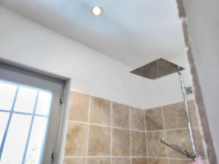 Location de vacances pour 6 personnes, avec vue ainsi que piscine et jardin, adapté aux familles à Lioux - 3