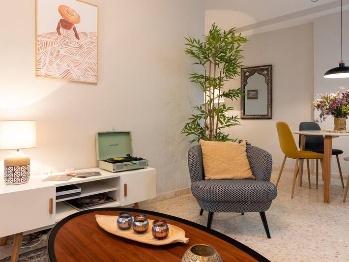 Entire apartment, Bright 2-bedroom apartment, grand ethnic decor, pedestrian center Málaga in Malaga Centro Historico, Malaga