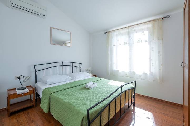 Stilvolle Villa**** beheiztem Schwimmbad, 2,5 km vom Meer entfernt, Grill, Wifi in Marčana, Südküste Istrien