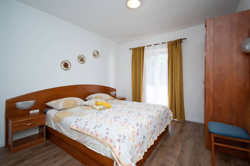 Ganze Wohnung, 3-Zimmer-Ferienwohnung mit Terrasse Palit, Rab in Palit, Rab