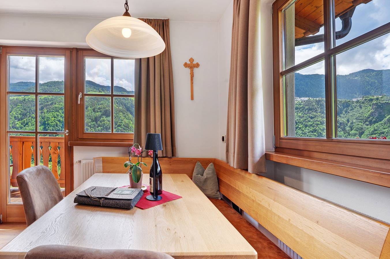Appartamento intero, Appartamento 'Prackfolerhof Berty Skuber' con vista sulle montagne, terrazza in comune e Wi-Fi in Aica di Sopra, Fiè allo Sciliar